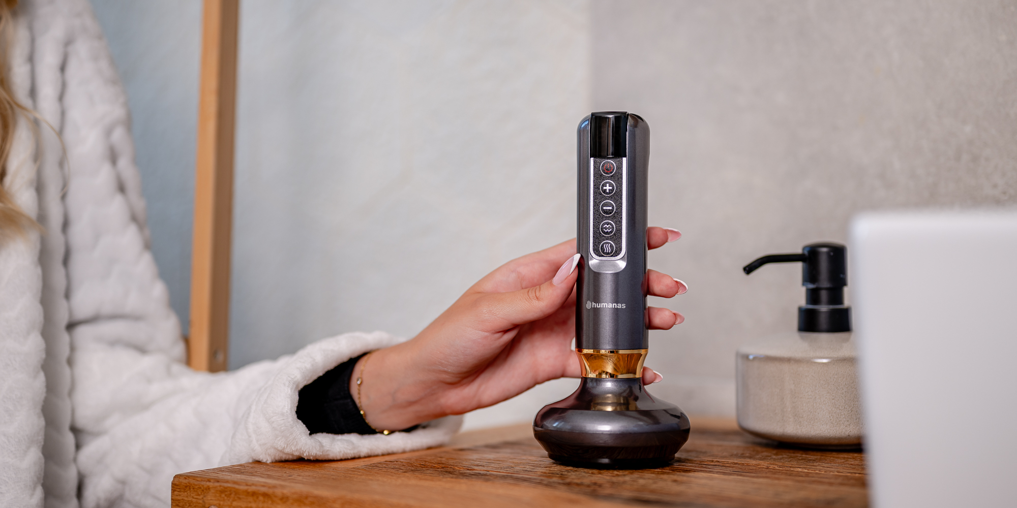 Masażer antycellulitowy z funkcją bańki chińskiej Humanas DermaSmooth - szary